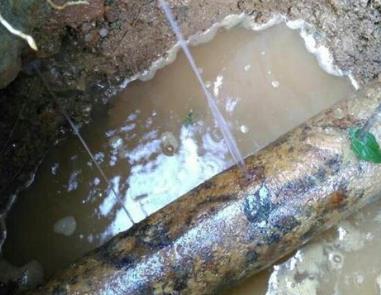 南雄楼顶渗水维修公司分享下地暖漏水的原因及检测方法。